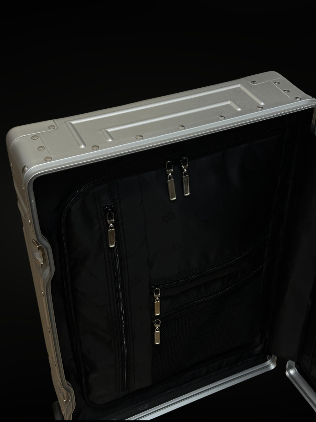 files/nimbus-aluminium-carry-on-interior-view.png