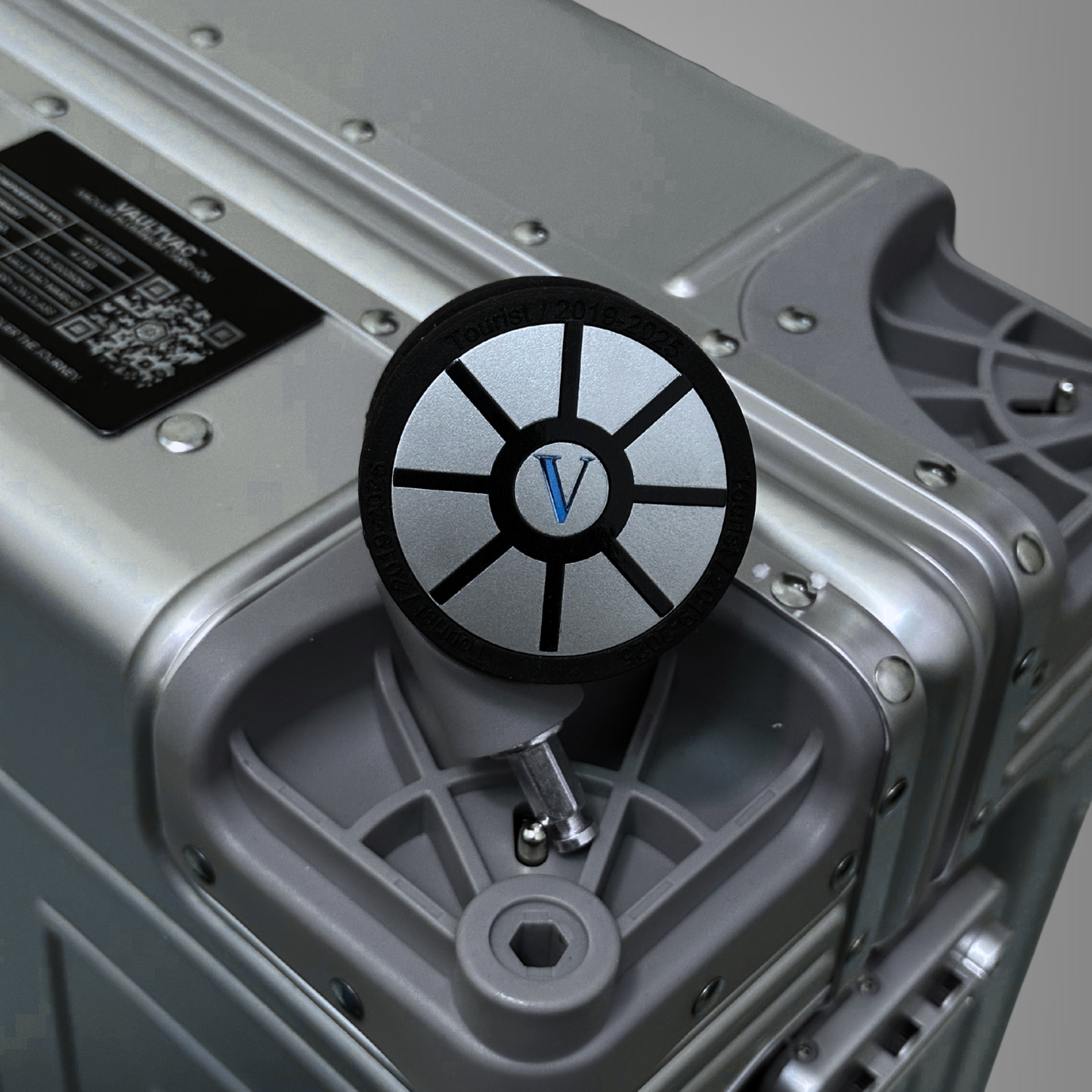 Nimbus – Vacuum Aluminum Carry-On