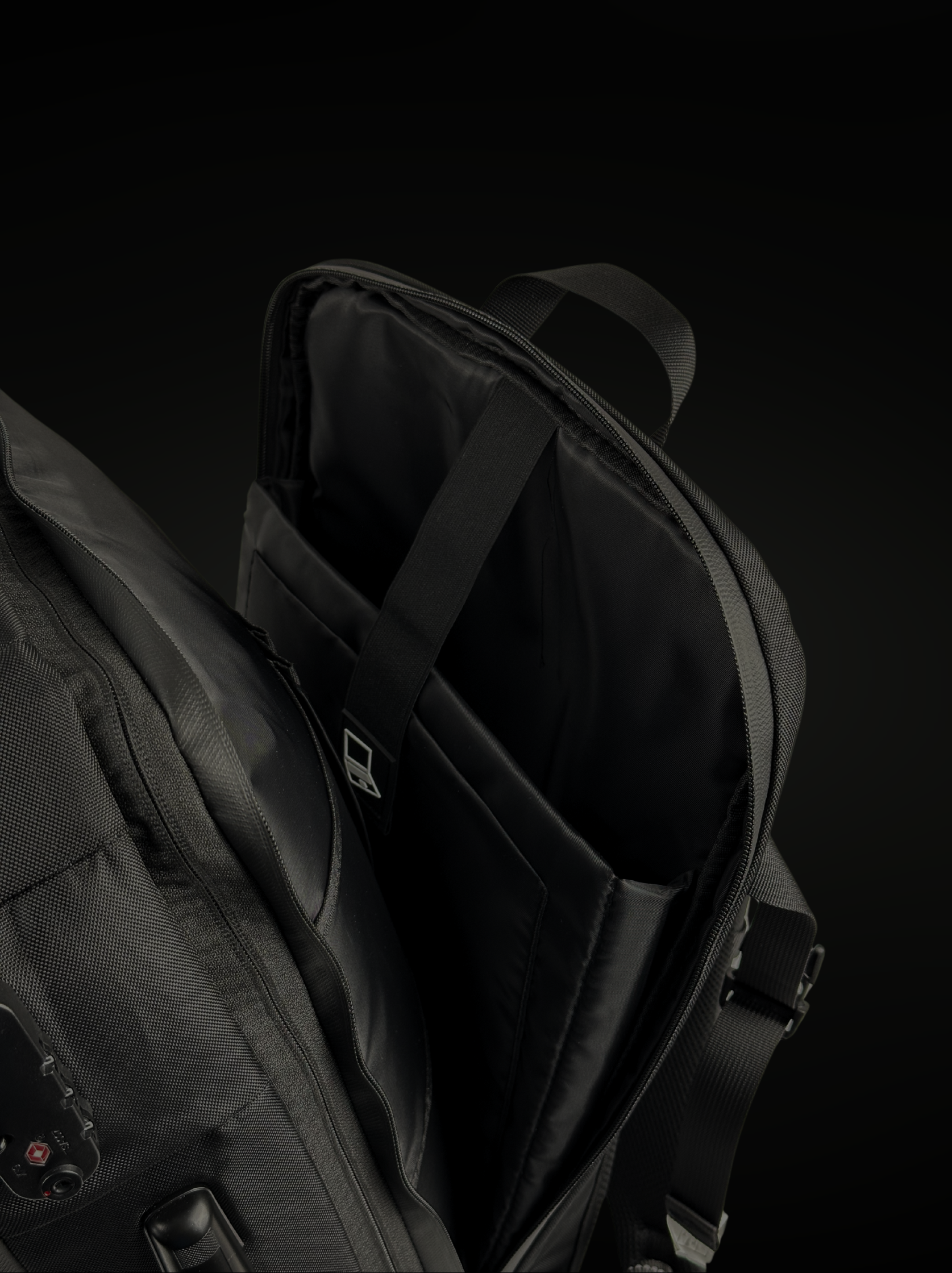 files/vaultvac-nomad-backpack-devices-view.png
